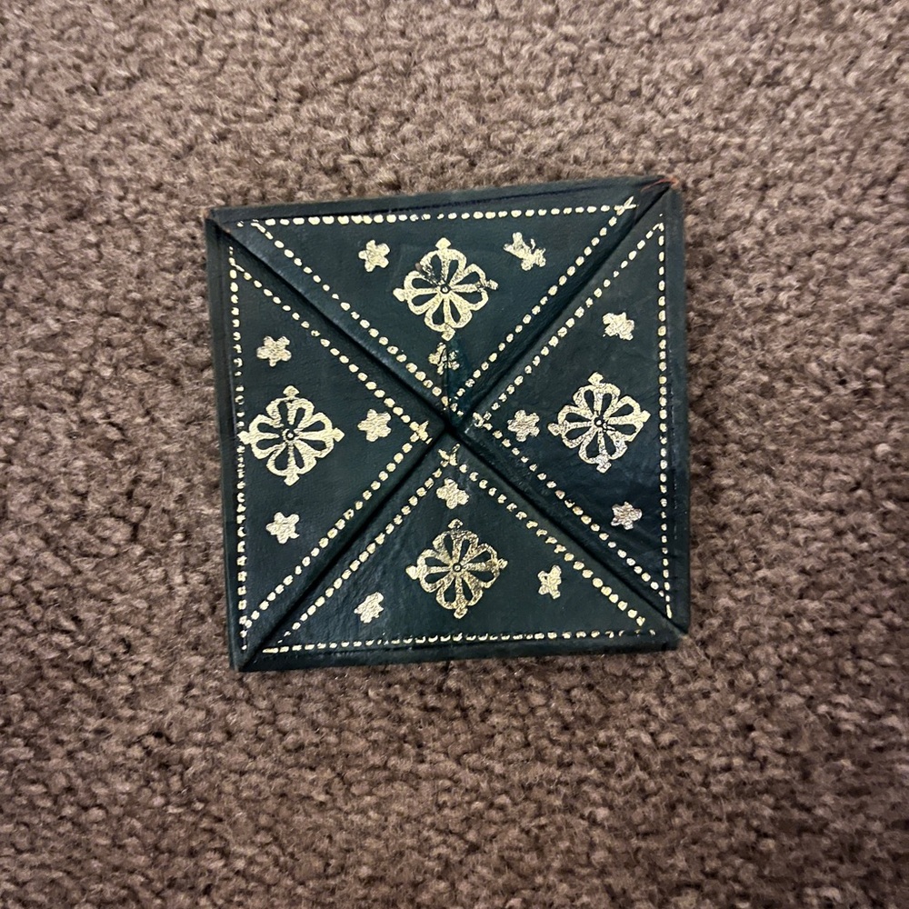 Vintage Decorative Green and Gold change purse.